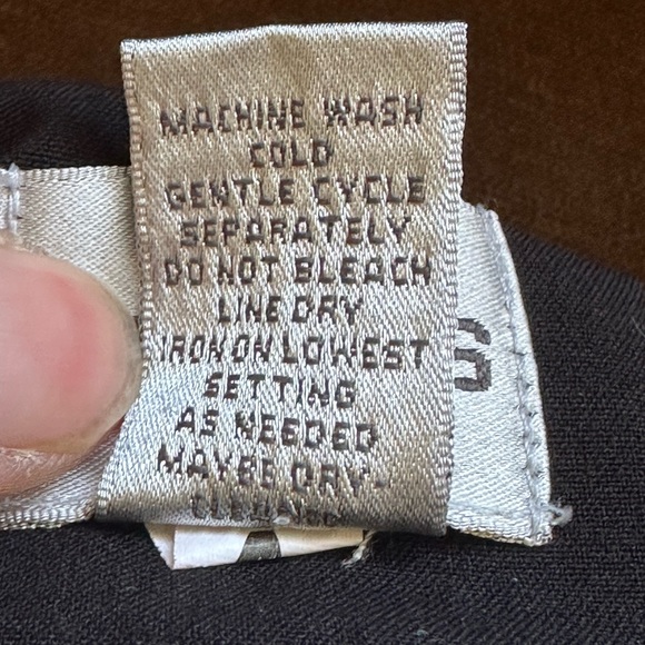 Chicos Black Capri Dress Pants  Roll Tab Cuff Sz 1.5 Zipper Front Pockets - Picture 9 of 14